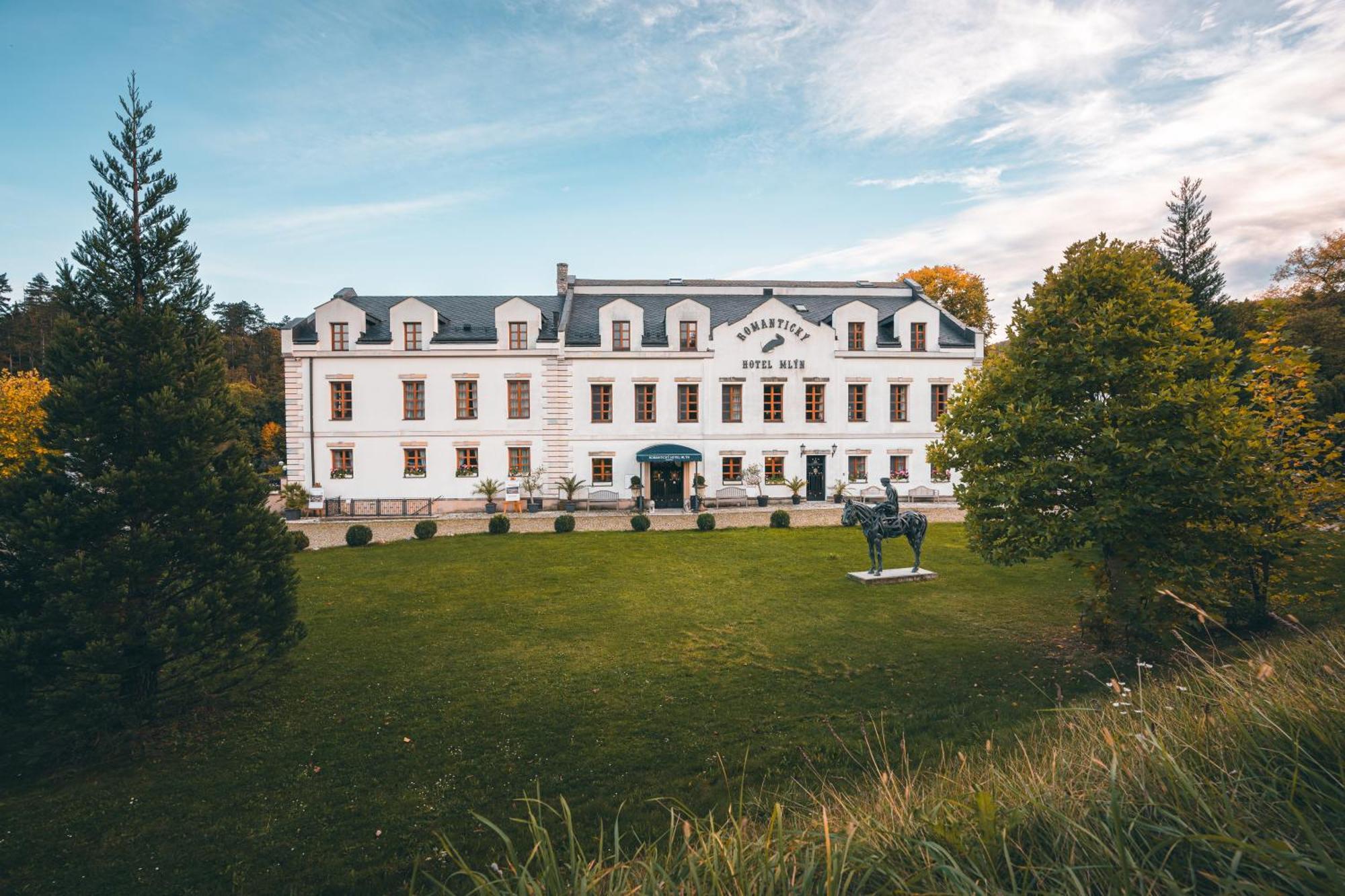 Romantic Hotel Mlyn Karlstejn Exterior photo