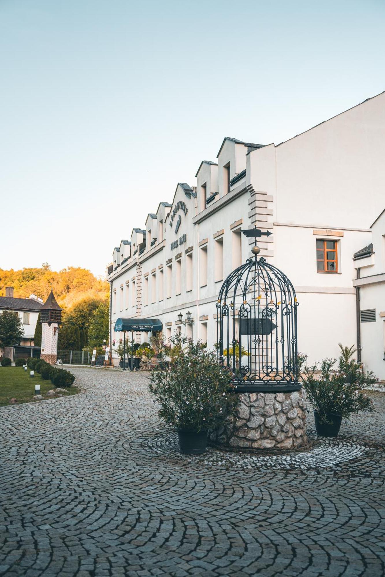 Romantic Hotel Mlyn Karlstejn Exterior photo