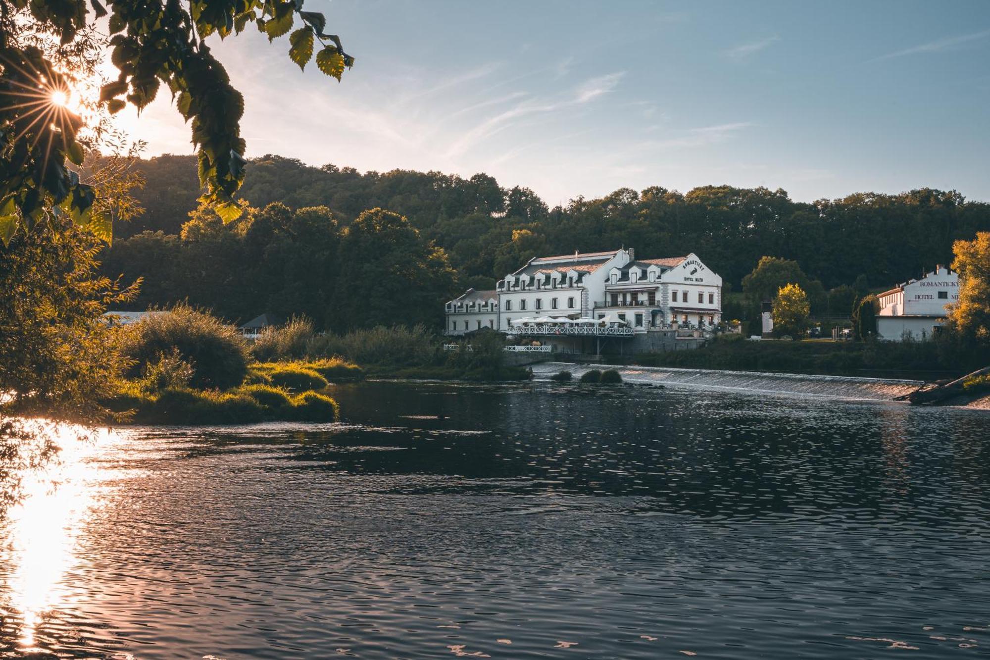 Romantic Hotel Mlyn Karlstejn Exterior photo