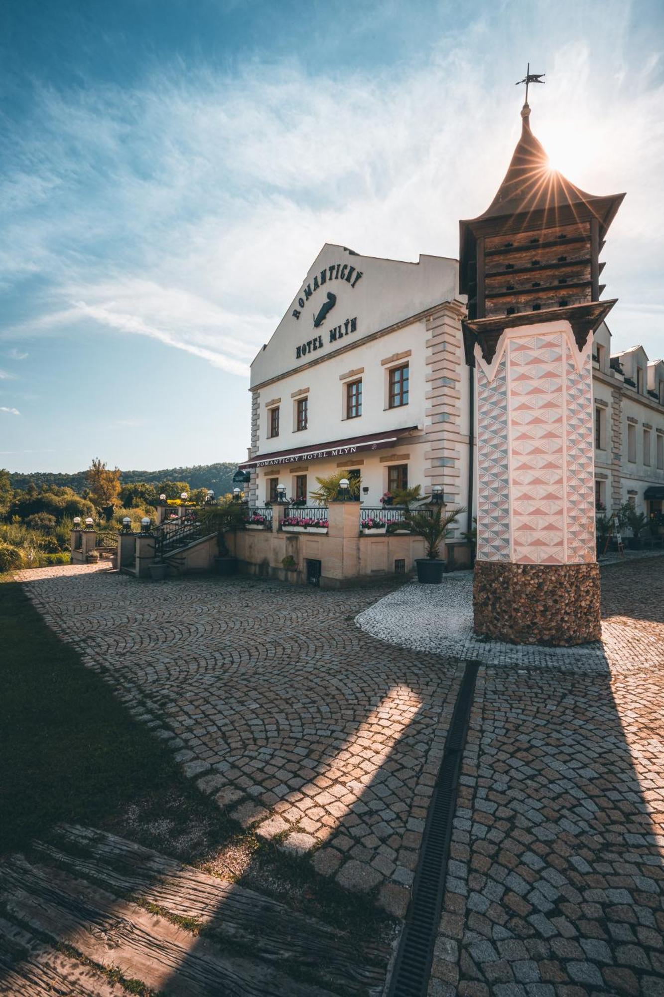 Romantic Hotel Mlyn Karlstejn Exterior photo