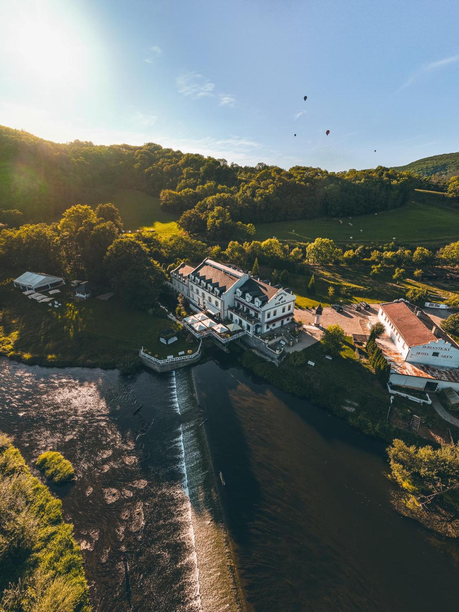 Romantic Hotel Mlyn Karlstejn Exterior photo