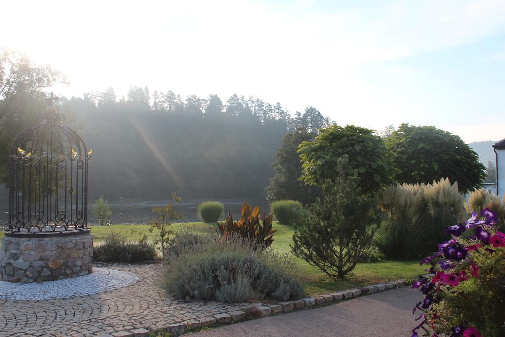 Romantic Hotel Mlyn Karlstejn Exterior photo