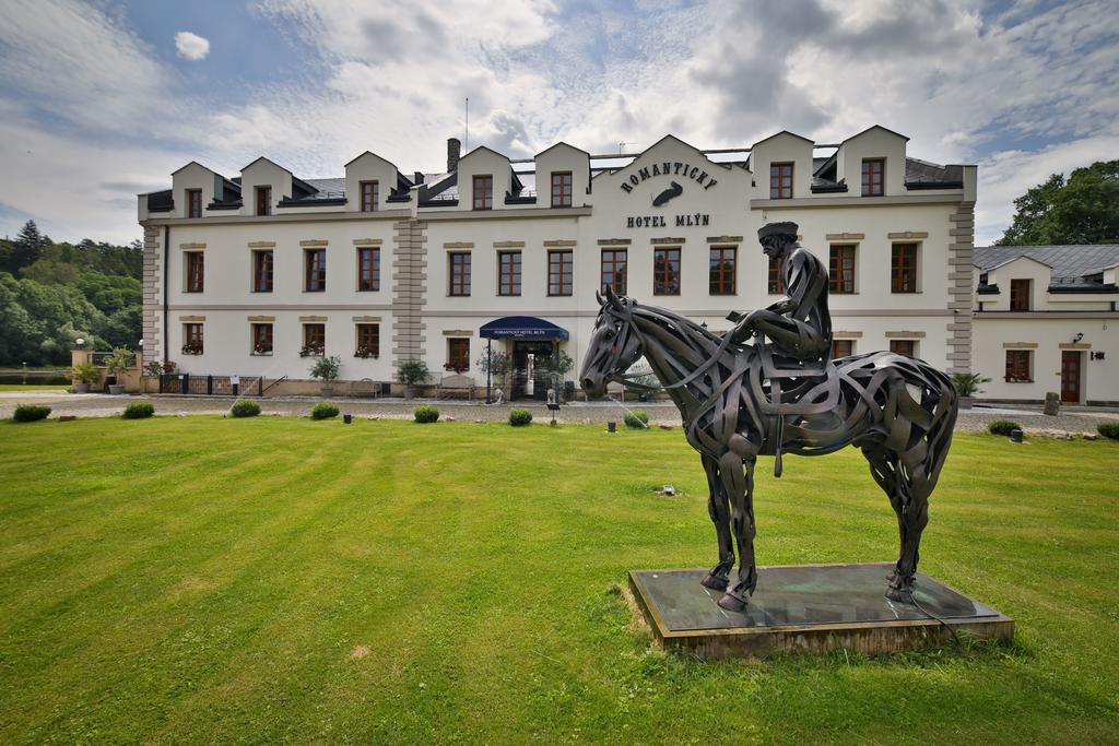 Romantic Hotel Mlyn Karlstejn Exterior photo