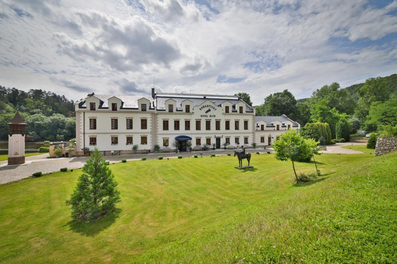 Romantic Hotel Mlyn Karlstejn Exterior photo